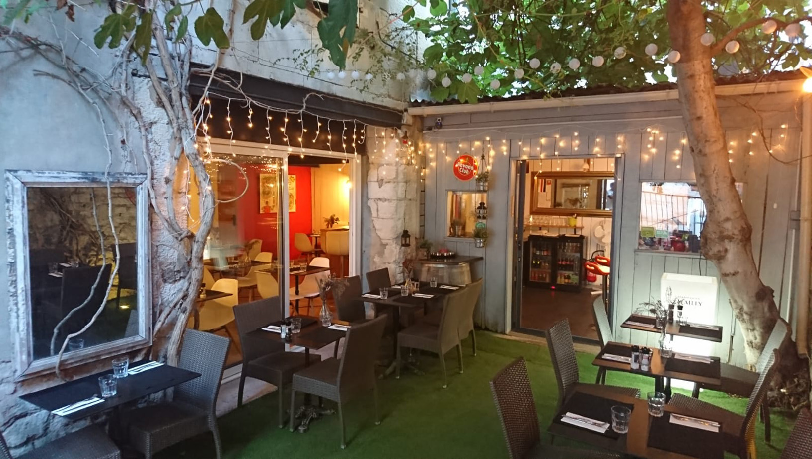 Vente Restaurant - La Cour De Caro - restaurant AVIGNON